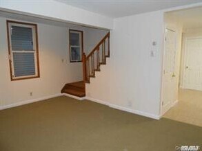 292 Clinton Ave in Cedarhurst, NY - Foto de edificio - Building Photo