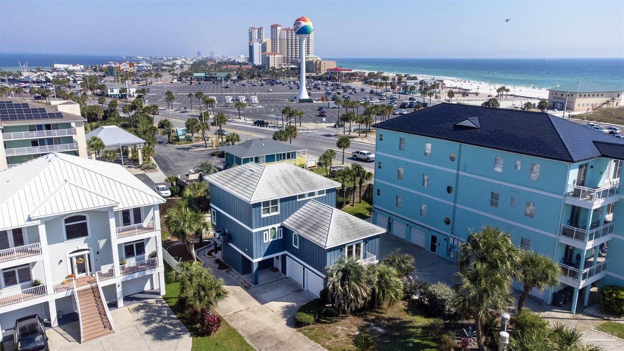 1 La Caribe Dr in Pensacola Beach, FL - Building Photo