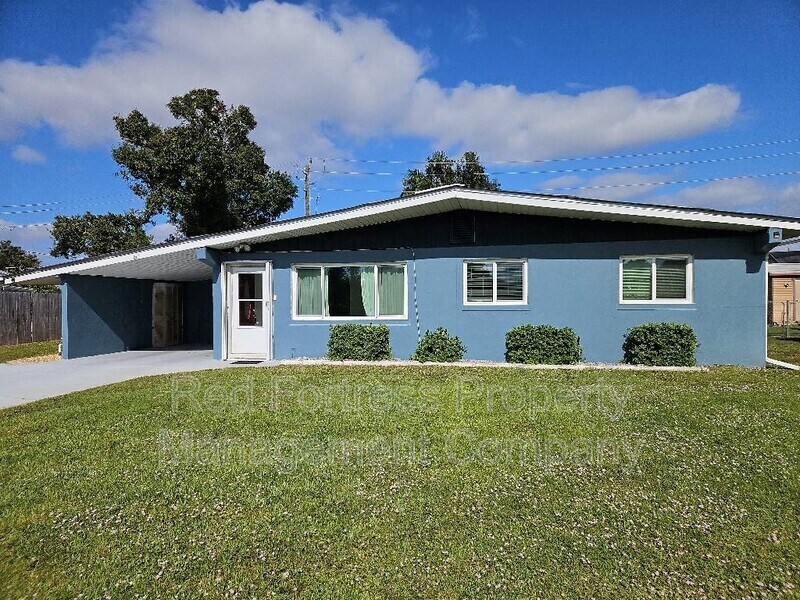 1661 Manor Ave in Ft. Myers, FL - Building Photo