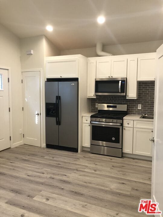 6140 W 74th St in Los Angeles, CA - Foto de edificio - Building Photo