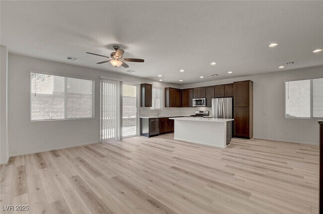 8929 Pebble Sand St in Las Vegas, NV - Building Photo - Building Photo