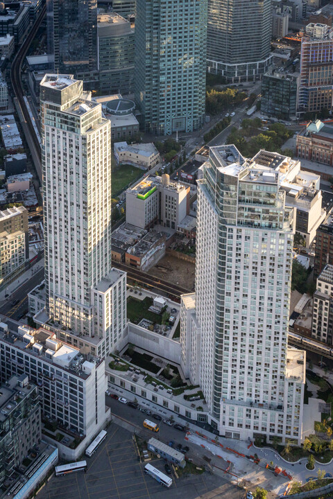 5Pointz Apartments in Long Island City, NY - Building Photo