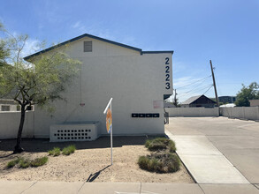 2223 W Dora St in Mesa, AZ - Building Photo - Building Photo