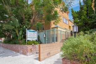 1444 S Centinela Ave in Los Angeles, CA - Building Photo