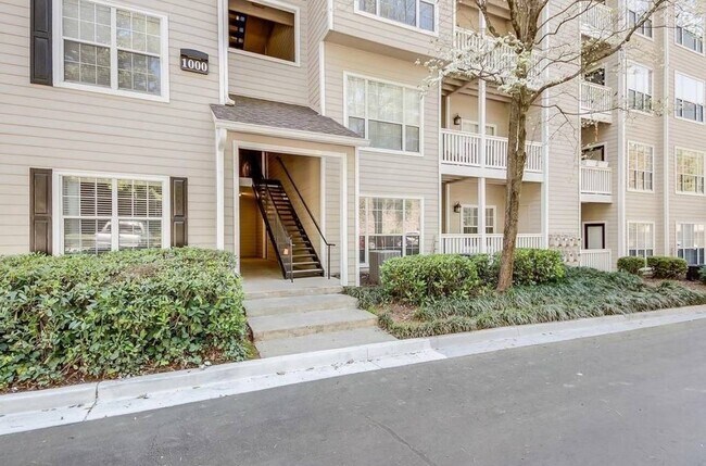 1250 Parkwood Cir SE in Atlanta, GA - Building Photo - Building Photo