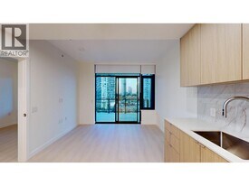 626 Claremont St in Coquitlam, BC - Building Photo