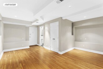 233 W 16th St in New York, NY - Building Photo - Building Photo
