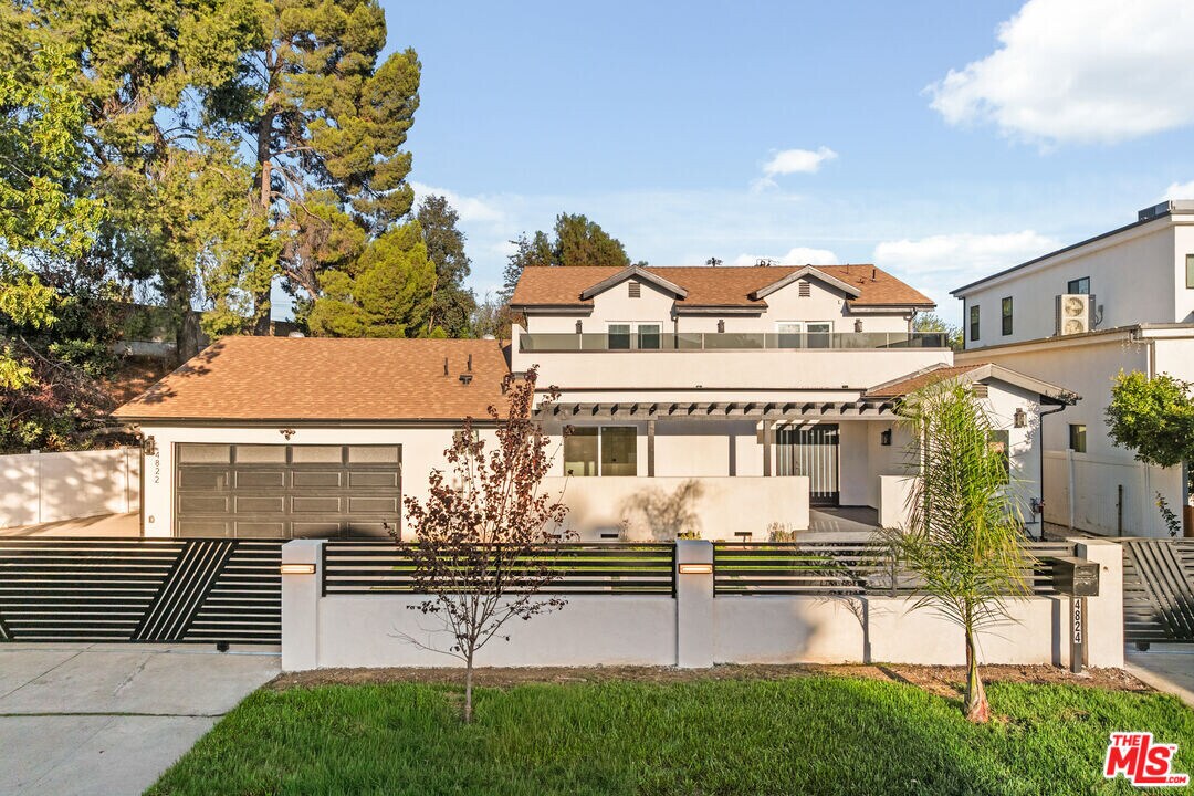 4824 Saloma Ave in Los Angeles, CA - Building Photo