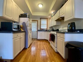 359 Columbia St, Unit 4 in Cambridge, MA - Building Photo