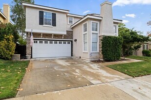 28654 Silverking Trail in Santa Clarita, CA - Building Photo