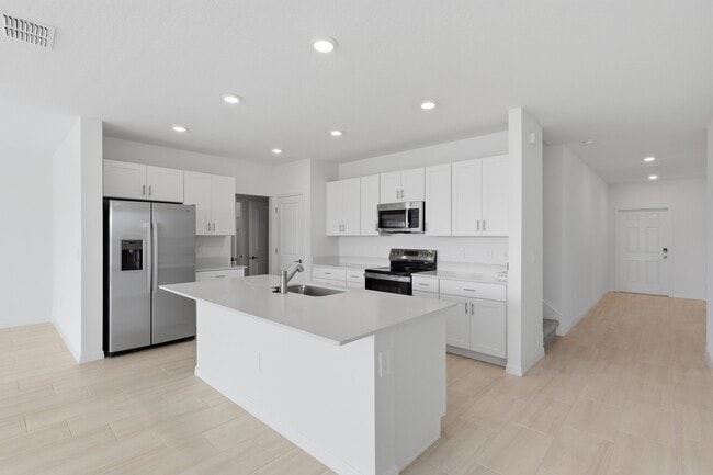 8818 Gulf Shr Ter in Parrish, FL - Foto de edificio - Building Photo