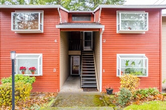 Sunset Meadows Condominiums in Portland, OR - Building Photo - Building Photo