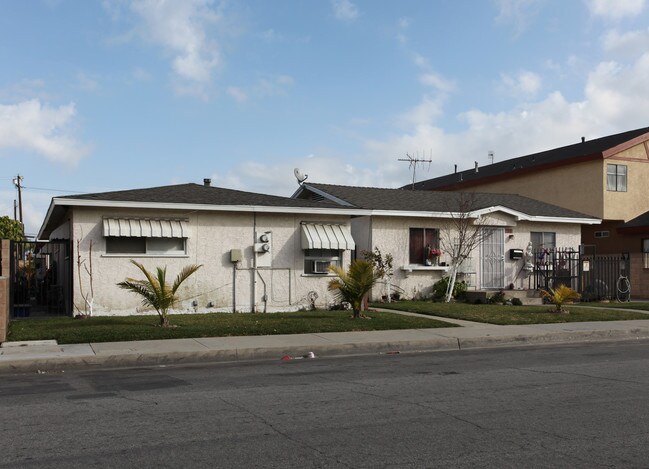 9459-9463 Oak St in Bellflower, CA - Building Photo - Building Photo