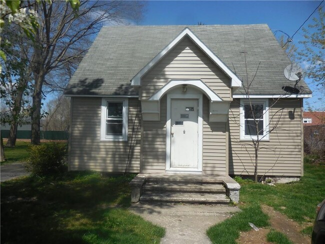 property at 10 Edmunds Ln