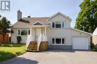 2409 Cheshire Rd in Ottawa, ON - Building Photo