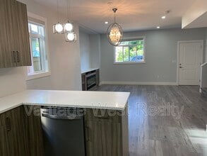 756-756 Glenwood Ave in Kelowna, BC - Building Photo - Building Photo