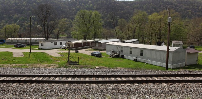 120 Dorothy Dr in Belle, WV - Foto de edificio - Building Photo