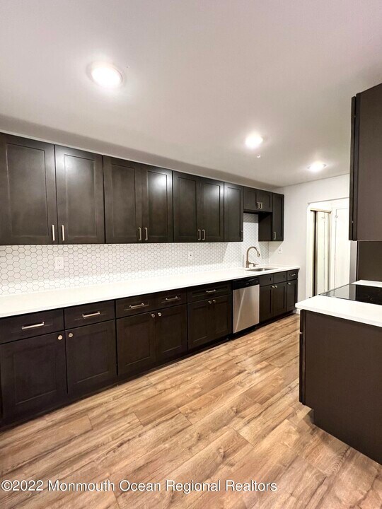 60 Amberly Dr in Englishtown, NJ - Building Photo