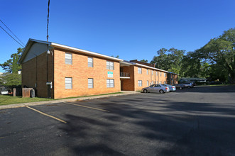 Lipona Villas in Tallahassee, FL - Foto de edificio - Building Photo