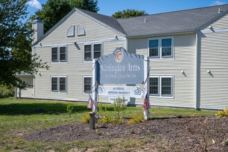 Stonington Arms in Pawcatuck, CT - Foto de edificio - Building Photo