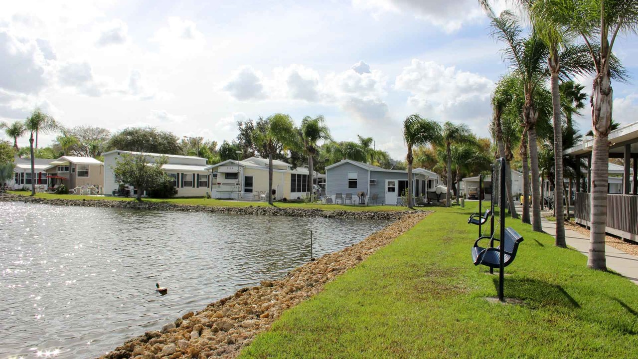 North Lake Estates in Moore Haven, FL - Building Photo