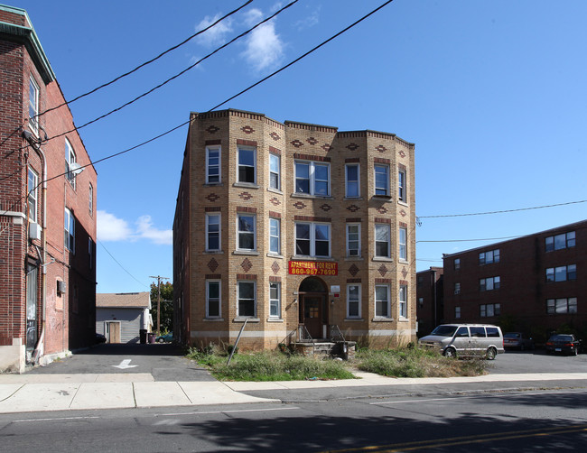 364-366 S Main St in New Britain, CT - Building Photo - Building Photo