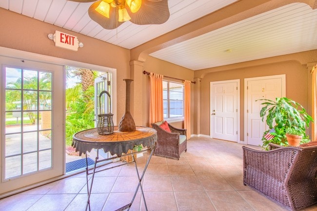 1501 S Shannon Ave in Indialantic, FL - Foto de edificio - Building Photo