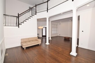 26 Hathaway Ln in Manhasset, NY - Building Photo - Building Photo
