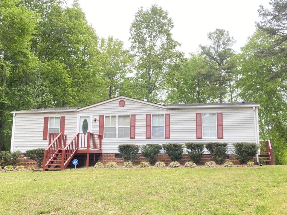 3199 Alexander Ferry Rd in Boydton, VA - Building Photo