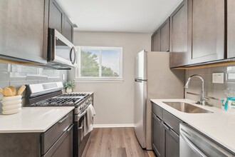 Ridge Gardens Apartments in Parkville, MD - Building Photo - Building Photo
