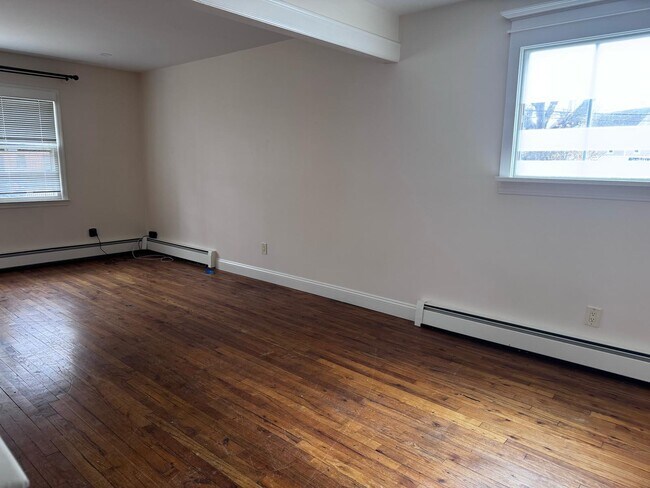 323 Atlantic Ave in East Rockaway, NY - Building Photo - Building Photo
