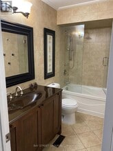 5958 Greensboro Dr in Mississauga, ON - Building Photo - Building Photo