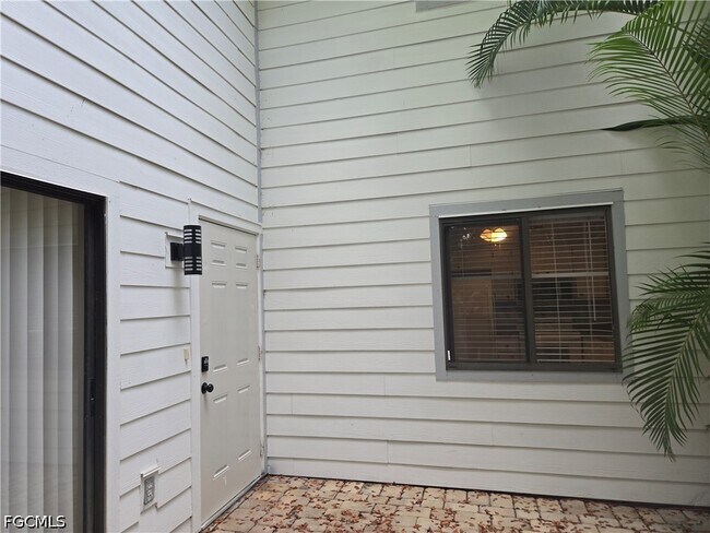 7752 Tamara Lee Ct in Ft. Myers, FL - Building Photo - Building Photo
