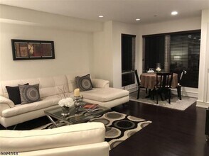 310 Cliff Ln in Cliffside Park, NJ - Building Photo - Building Photo