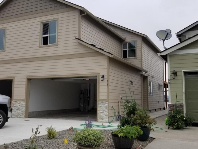 property at 903 King Dr