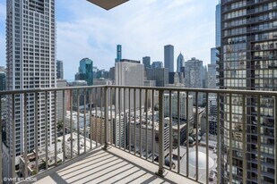 61 W Erie St, Unit 32C in Chicago, IL - Building Photo