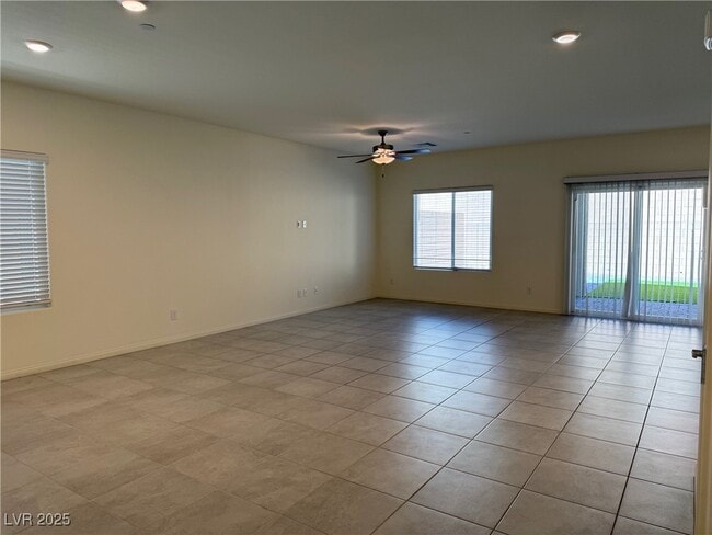 10960 Meridian Flds Ave in Las Vegas, NV - Building Photo - Building Photo
