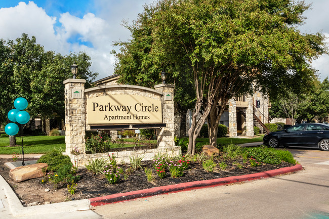 Parkway Circle Apartments photo'