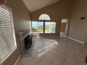 7727 E Misty Glen Ct in Anaheim, CA - Foto de edificio - Building Photo