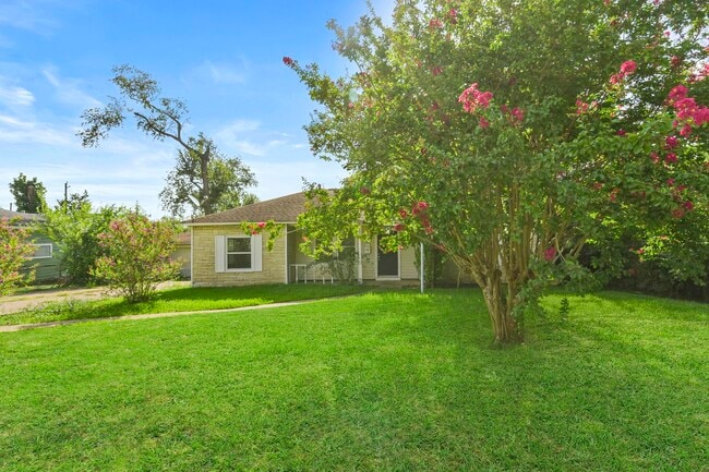1033 Cimarron St in Houston, TX - Building Photo - Building Photo