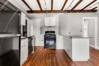 8 Carlton St, Unit 2 in Salem, MA - Building Photo - Building Photo