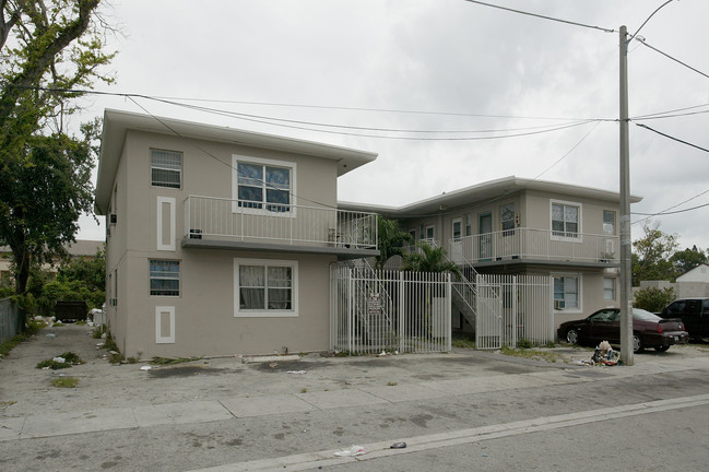 1575 NW 59th St in Miami, FL - Foto de edificio - Building Photo