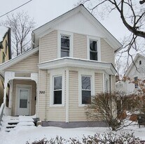 320 Crosby St in Akron, OH - Building Photo