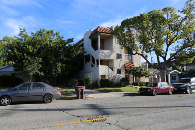 633 E Lomita Ave in Glendale, CA - Foto de edificio - Building Photo