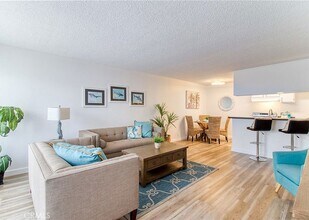 5500 Ackerfield Ave in Long Beach, CA - Building Photo - Building Photo