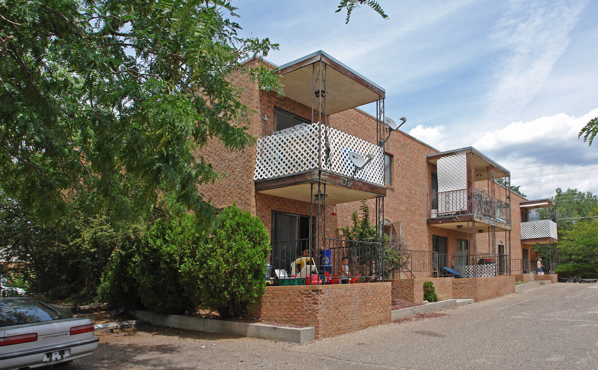 1122 Chelwood Park Blvd NE in Albuquerque, NM - Building Photo