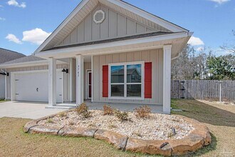 5761 Danbury Blvd in Milton, FL - Building Photo - Building Photo