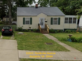 2124 E Pembroke Ave in Hampton, VA - Building Photo