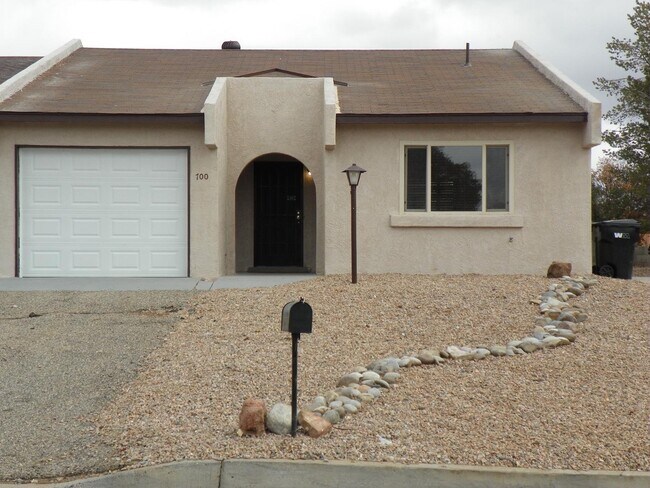 700 Stallion Rd SE in Rio Rancho, NM - Building Photo - Building Photo