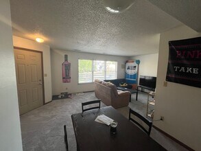 623 Iowa Ave in Iowa City, IA - Building Photo - Building Photo